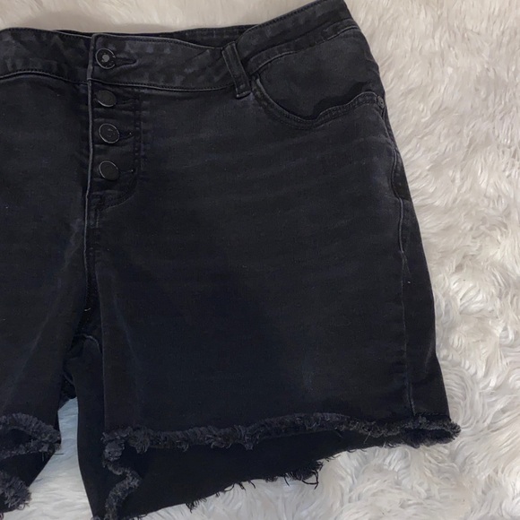 Maurices Black Button Down Fly Denim Shorts With Frayed Hem - Picture 3 of 6